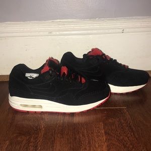 LIMITED NIKE AIR MAX 1